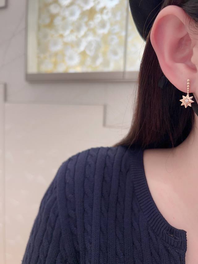 Our Eight-Pointed Star Earrings Can Be Customized. Real Gold And Real Diamonds A