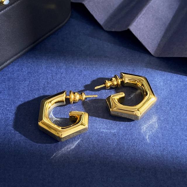 gq94 Gucci Simple Design European And American Fashion Glossy G Letter Earrin