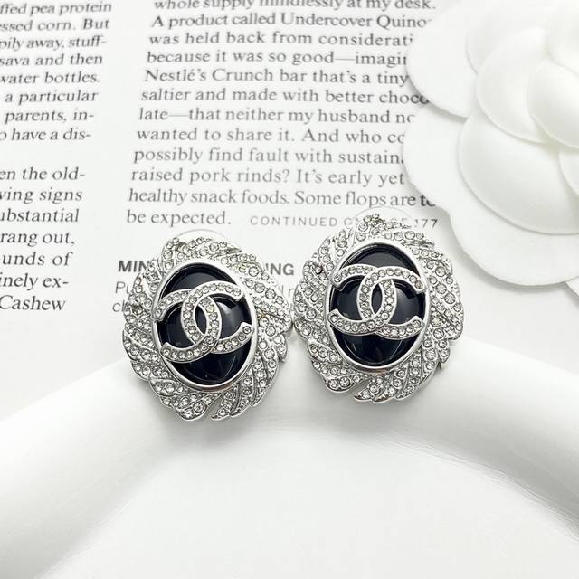Chanel Earrings Are Hot-Selling And Are Now Available. Chan 25 Full Diamond Blac