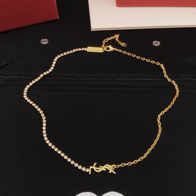 No.Yxl0017 Yvessaintlauren*Latest Letter Necklace Consistent With Z Batch Brass