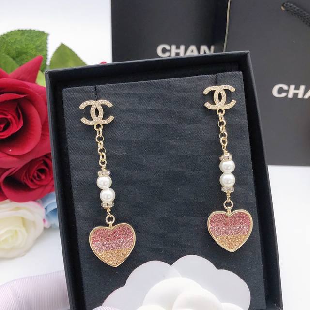 No.Xed0600 Ch*Nel Latest Style Tassel Heart Gradient Consistent Z Batch Brass Ma