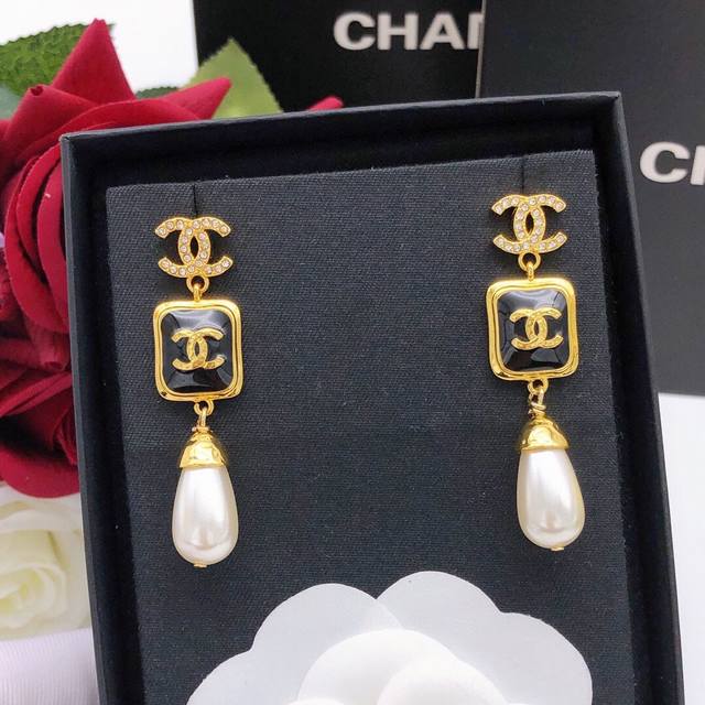 No.Xed0007 Ch*Nel Latest Chanel Goose Tassel Square Black Hanging Pearl Dripping