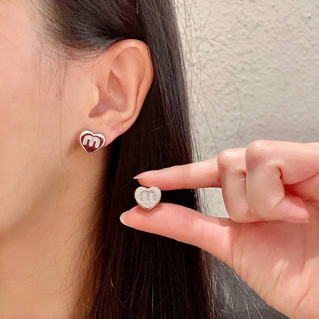 The New Miu Miu Letter Design Earrings Are A Must-Have Item For Little Fairies A