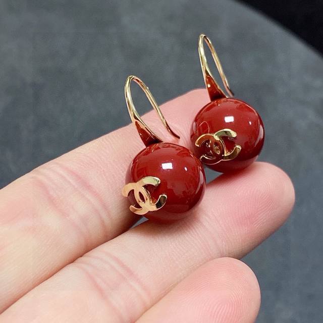 New Chanel Xiaoxiang Double C Simple New Year Red Cherry Color Pearl Earrings Ea