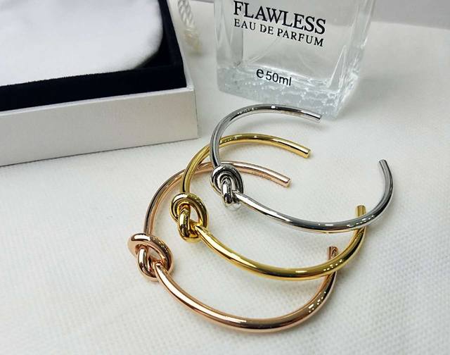 celine Knotted Bracelet With Delicate Details, Elegant And Exquisite Outline,