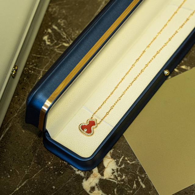 p Medium Version The New Wulu Legend Series Gourd Necklace. The Sparkling Gou