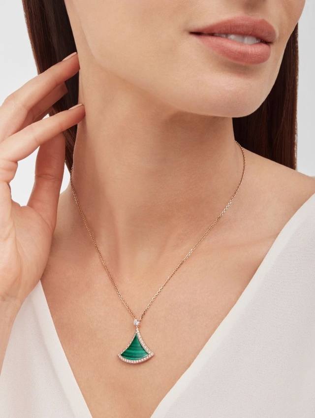 Malachite White Shell Our Products Small Skirt Large Necklace Can Be Customized