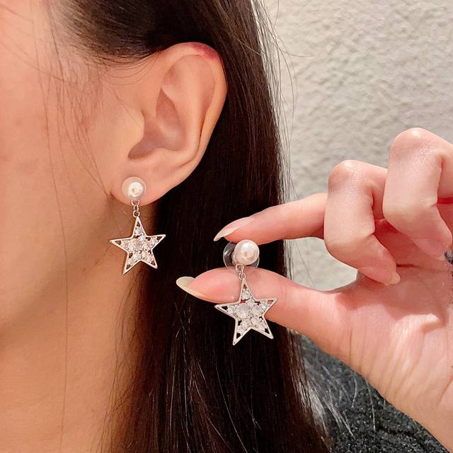 Miu Miu Miumiu Earrings Are Handmade Diamonds, Which Are A Must-Have Item For Fa