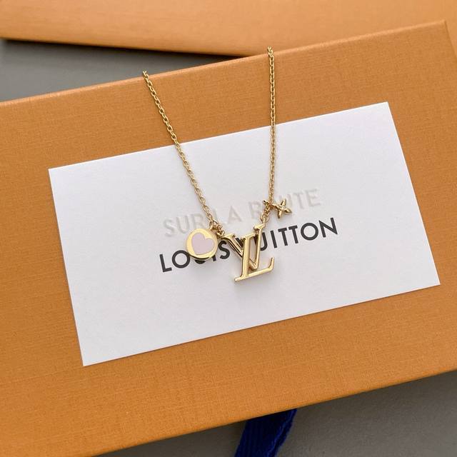 lv Green And Pink Heart Necklace From Louis Vuitton. Limited Edition For Chin