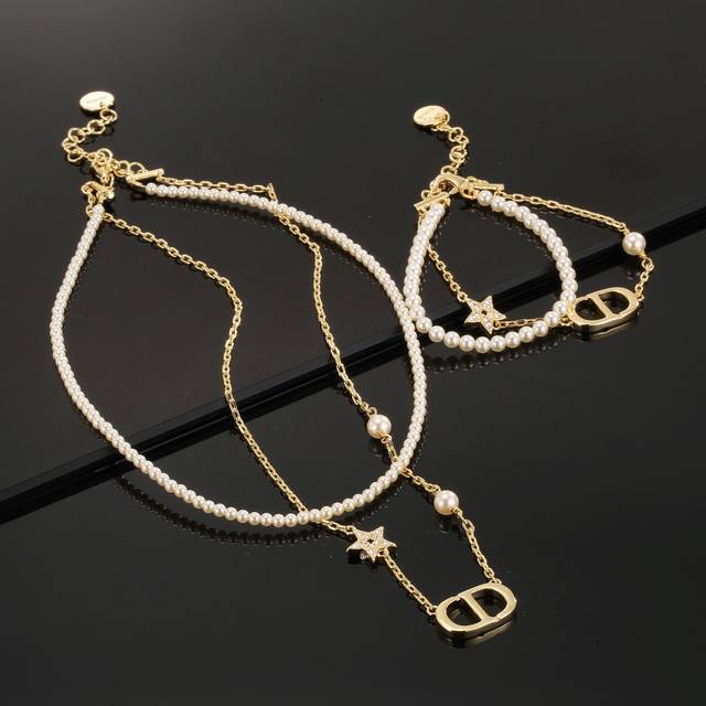 Dior Bracelet Necklace Is Exquisite And Elegant. The Gold-Finished Metal Chain I