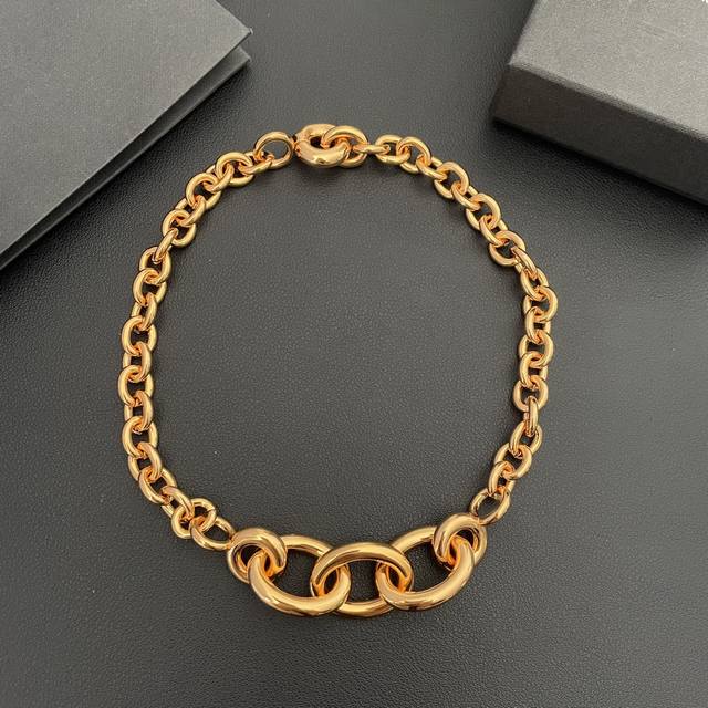Saint Laurent Retro Simple Metal Chain Necklace Original Brass Material Elegant