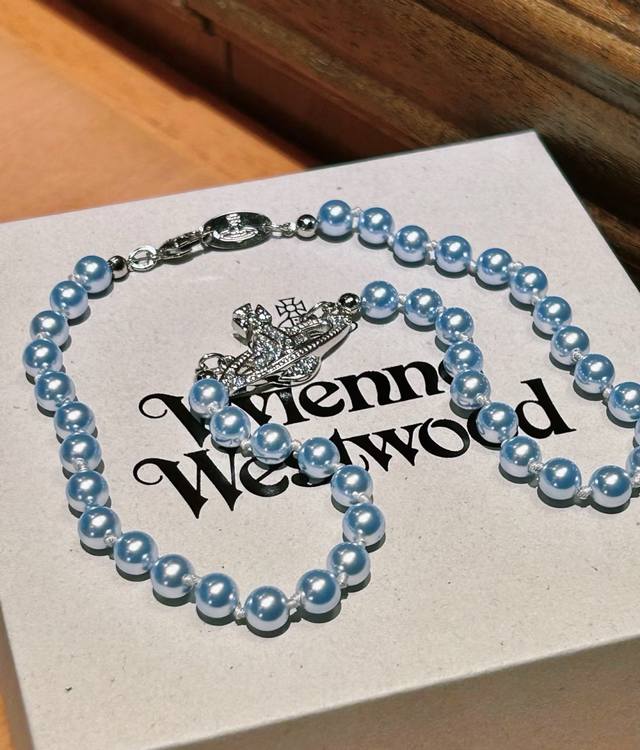 vivienne Westwood Queen Mother Saturn Blue Pearl Necklace Is Elegant And Refi