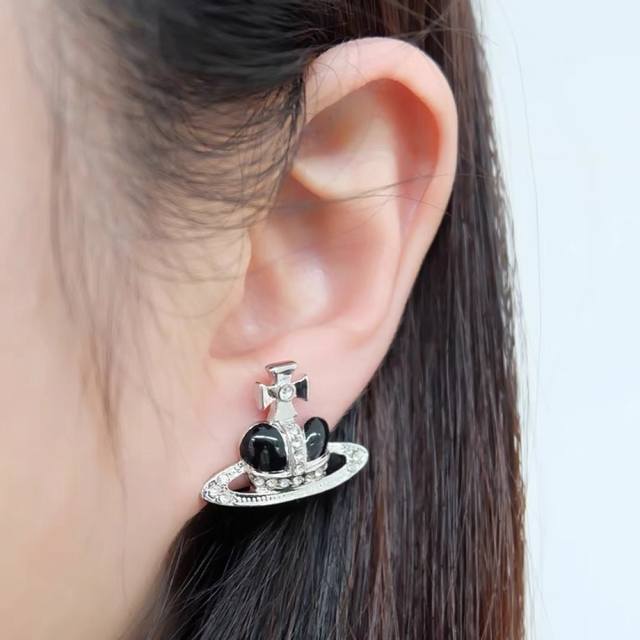 Queen Mother Vivienne Black Enamel Heart Saturn Earrings Queen Mother Saturn Sta