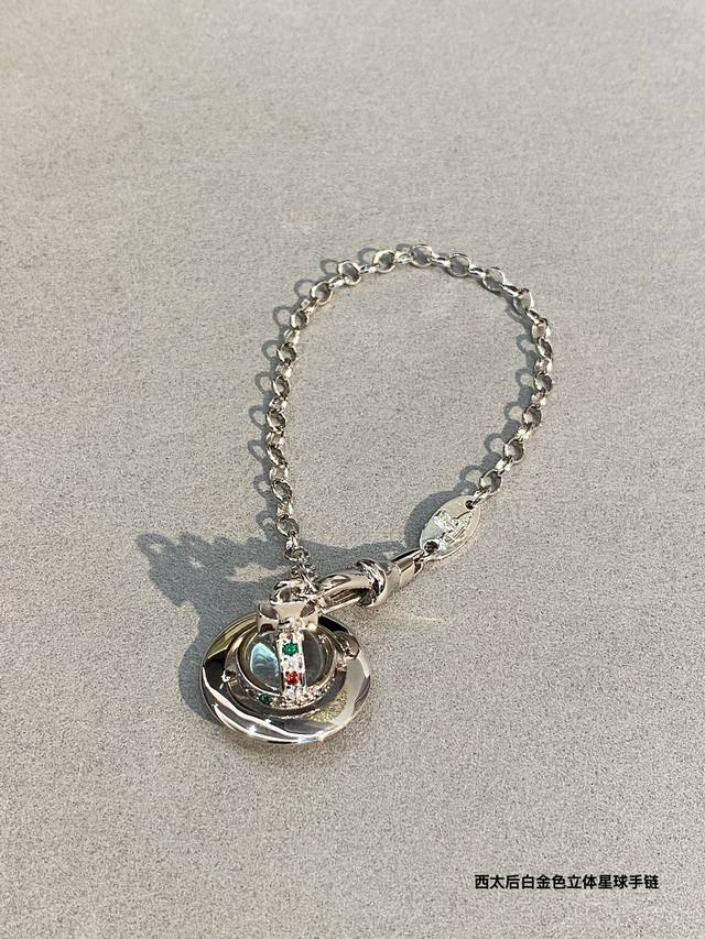 Queen Mother Vivienne Saturn Bracelet You Can Enter With Your Eyes Closed. Color