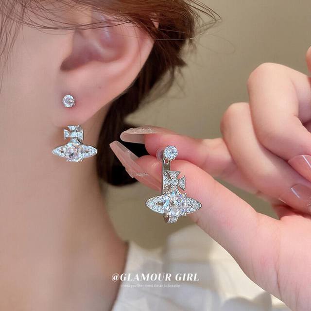 vivienne Westwood Queen Mother Vivian Saturn Earrings British Fashion Designe