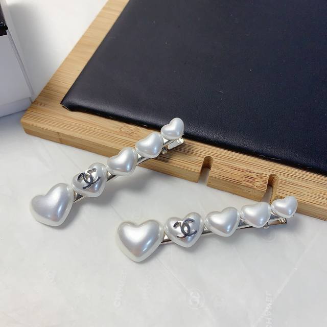 chanel Xiaoxiang Chanel Hairpin Heart Logo Pearl Side Clip Bangs Clip Pressur