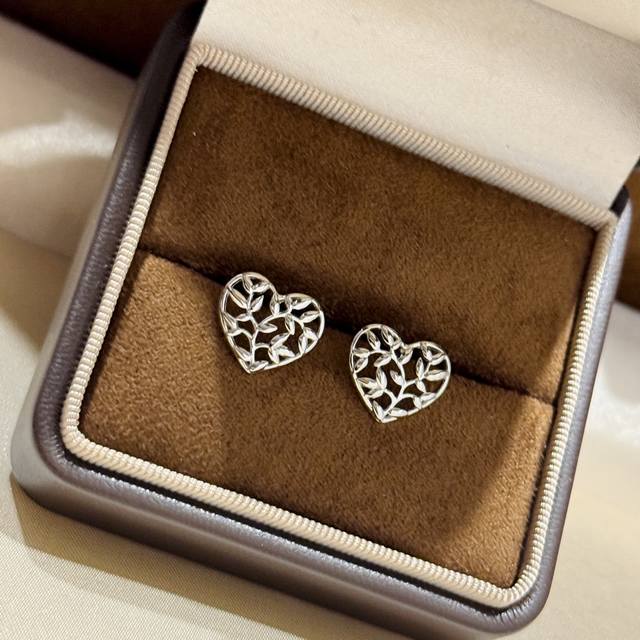 a0953 T's New Love Leaf Hollow Earring Design Never Caters To The Ups And Dow