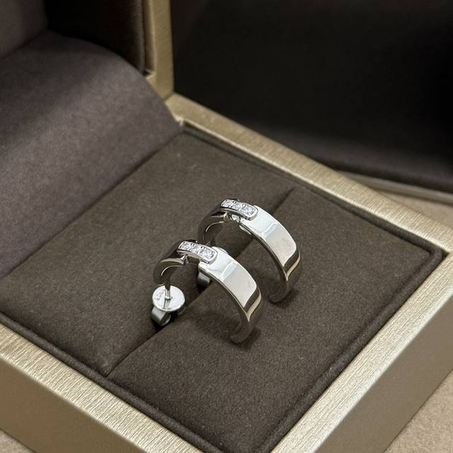 a2239 Paris Aesthetic Exquisite Simplicity Edge Half Diamond Earrings Simple