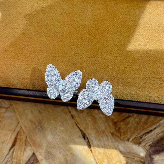 a4740 Van Cleef & Arpels New Full Diamond Double Butterfly Ring. All Beauties