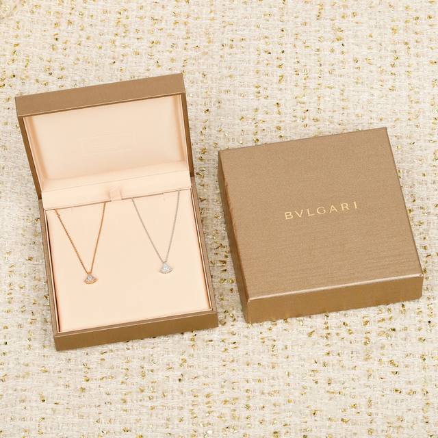 211546 Our Mini Skirt Necklace Can Be Customized. 18K Real Gold And Real Diam