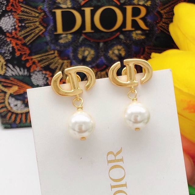 No.Ded0273 Dior Pig Nose Ears Glossy Hanging Pearls