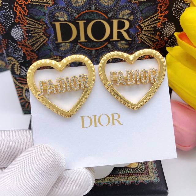 No.Ded0404 Dior New Heart Diamond Earrings