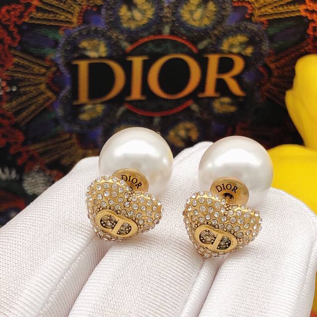 No.Ded0052 Dior Dior Cd Letter Heart Earrings Are Loved By All The Top Brands. R