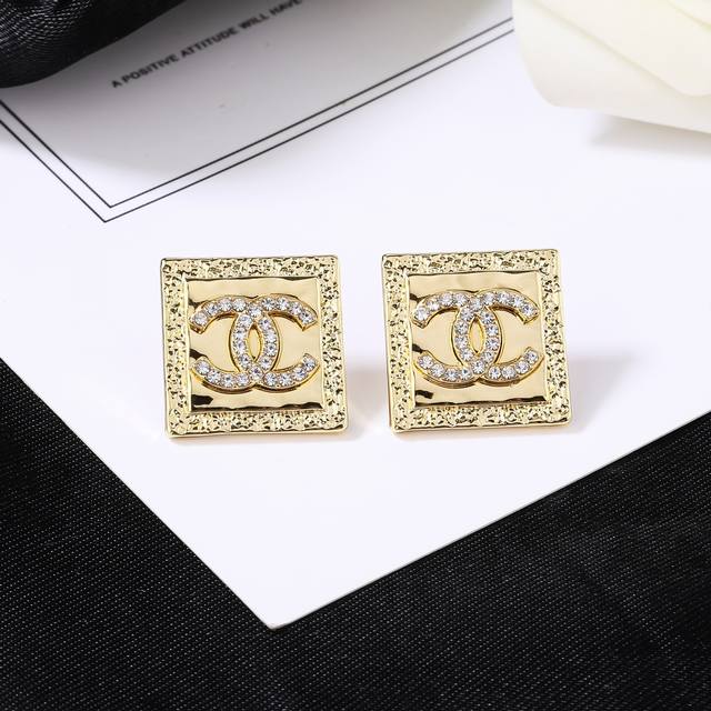 Xiaoxiang's New Double C Earrings, Antique Style Earrings, Original Custom Desig