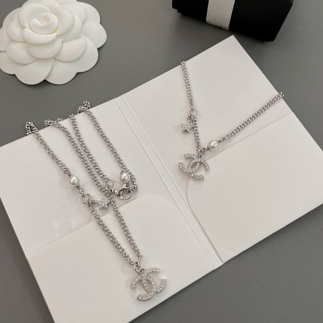 High Quality Details As Shown In The Picture. The Fragrant Star Double C Necklac