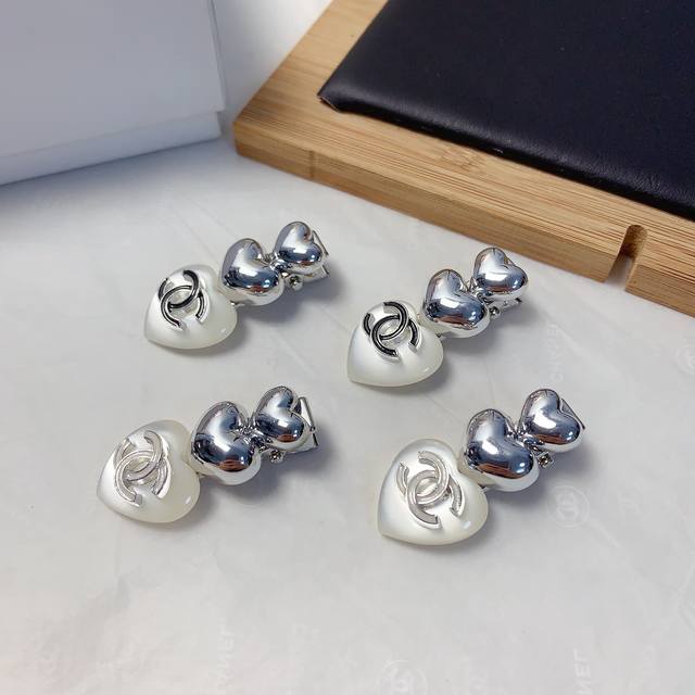 chanel Xiaoxiang Chanel Hairpin Heart Logo Side Clip Bangs Clip Pressure Clip