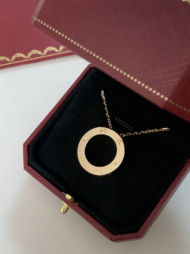 Cartier's Smooth Love Big Round Cake Necklace Is Launched. The Classic Screw Des