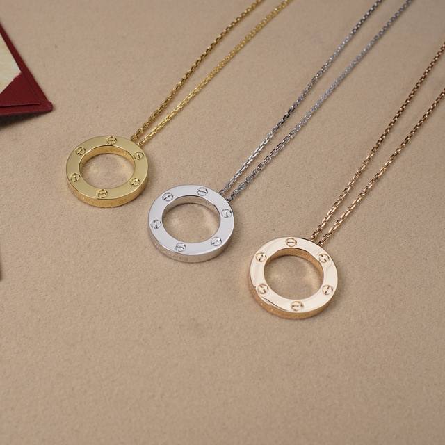 Cartier's Smooth Love Big Round Cake Necklace Is Launched. The Classic Screw Des