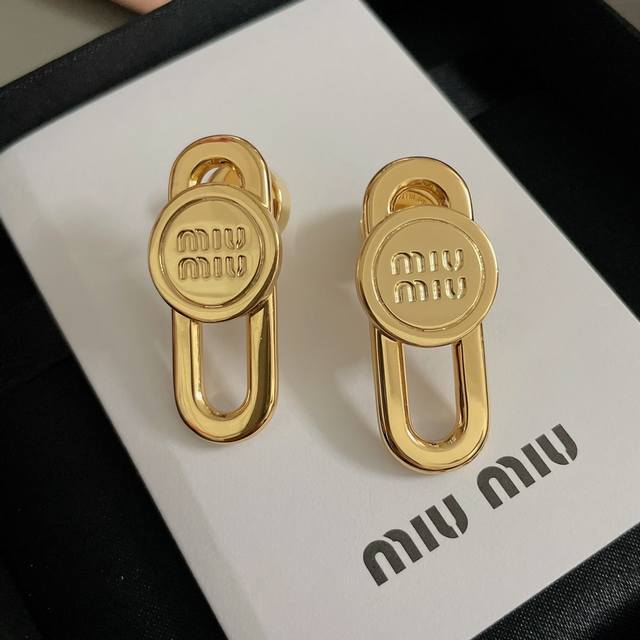 High Quality Details As Shown In The Picture The Round Metal With The Letter Mu