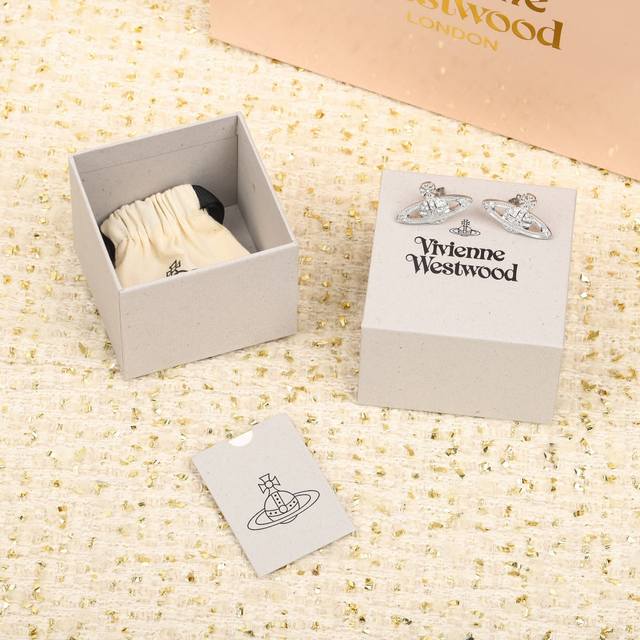 We Produce A Large Quantity. Consulting Customer Fu Viviennewestwood's Beautiful
