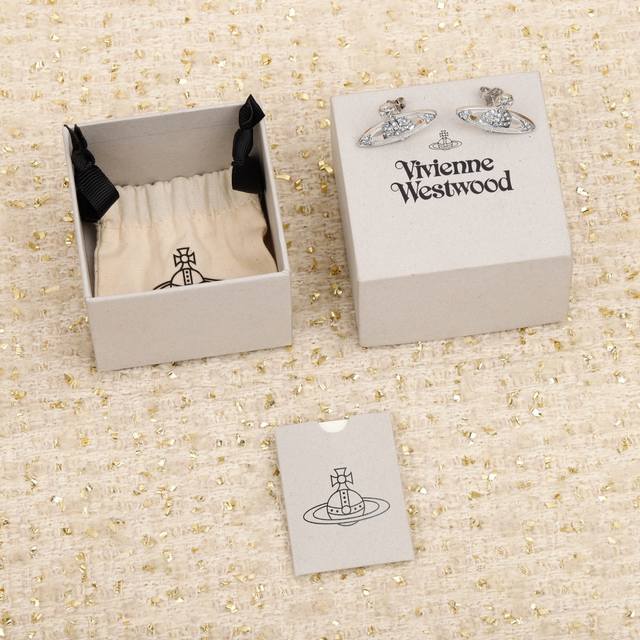 We Produce A Large Quantity. Consulting Customer Fu Viviennewestwood's Beautiful