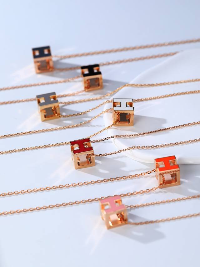 Black Out Of Stock H's Cage Necklace Small Square Necklace The Small Square Is R