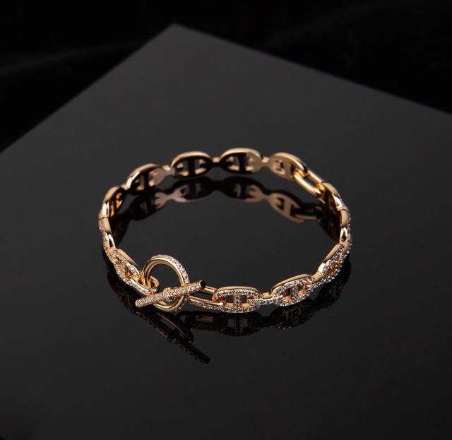 blingbling Diamond Pig Nose Full Diamond Bracelet A Cool Classic Symbol. An U