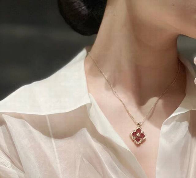 Buccellati Italian High-End Jewelry Brand Retro Palace Style With Diamond Brushe