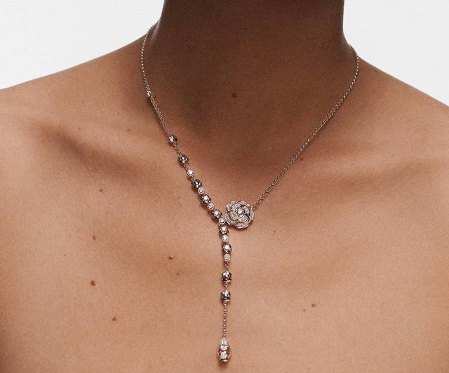 chanel Chanel Hollow Camellia Necklace Classic Hot-Selling Chanel Goddess Mus