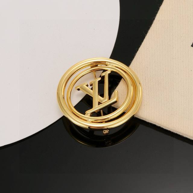 Louis Vuitton Brooch Inherits Exquisite Craftsmanship To Forge Dazzling Lv Twig