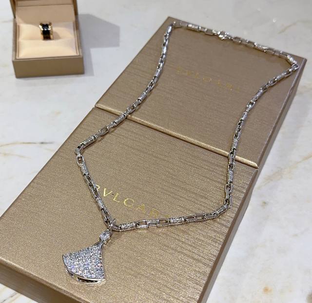 Bulgari Necklace V Gold Material Bvlgari Bulgari Divas Dream Series Perfect Appe