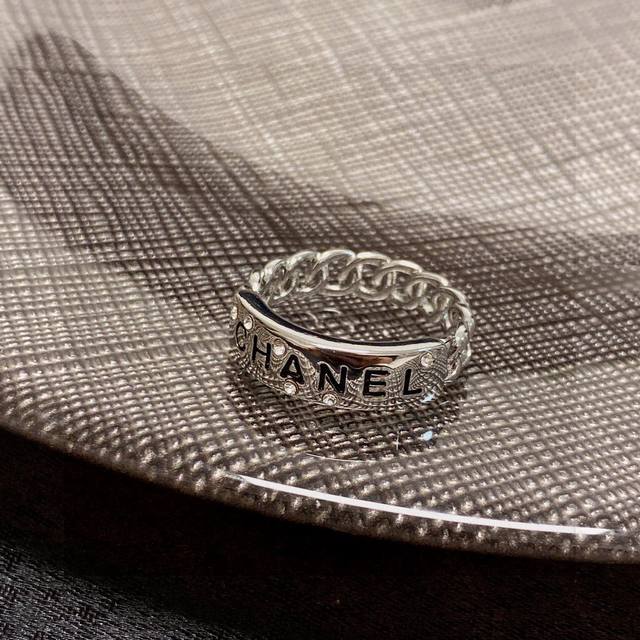 Chanel Double C Series Diamond-Studded Ring Is A Must-Have For Summer. A Simple