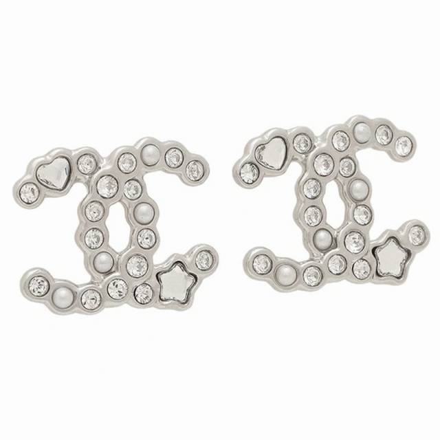 z Chanel Earrings Are Elegant And Generous. They Are Exquisitely Designed And