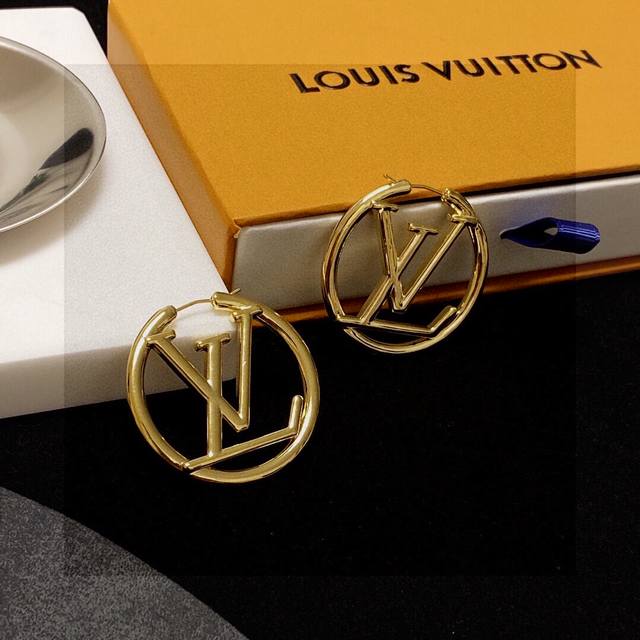 lv Louis Vuitton 2025 Early Spring New Earrings Retro Lv Letter Earrings Supe