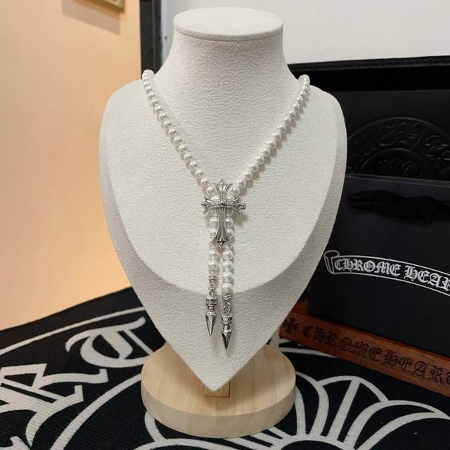 chrome Hearts Chrome Hearts Pearl Necklace The Cool Cross Element Is Bold And