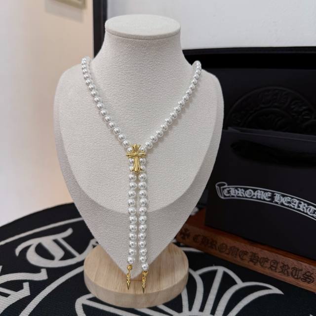 chrome Hearts Chrome Hearts Pearl Necklace The Cool Cross Element Is Bold And