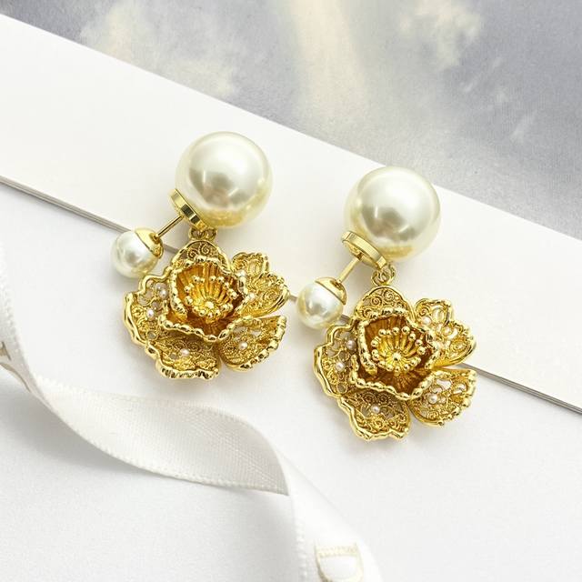 dior Earrings Are Hot-Selling Models And Are Now On Sale. Dior Double Ball Pe