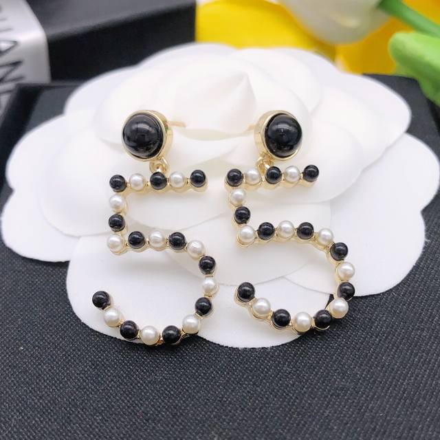 No.Xed0525 Earrings Are Very Popular And Versatile. A Very Nice One. A New Luxur