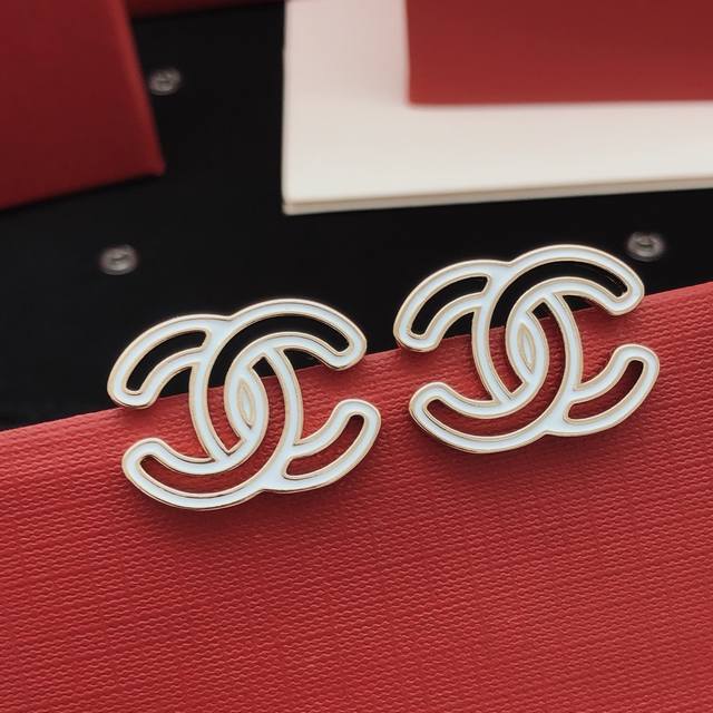 No.Xed0065 Ch*Nel Latest White Double C Hollow Earrings Consistent With Z Batch