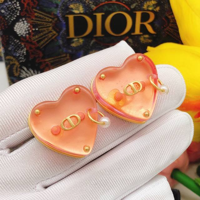 No.Ded0196 Dior Cd Pink Heart Earrings Are Very Unique And Reworked. The Most Co